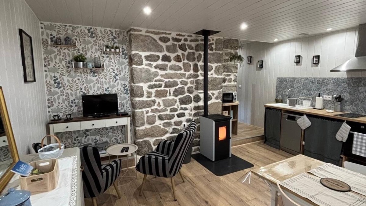 Auroux House | L'Oustal du Lac 2 near Lac de Naussac and hiking trails★