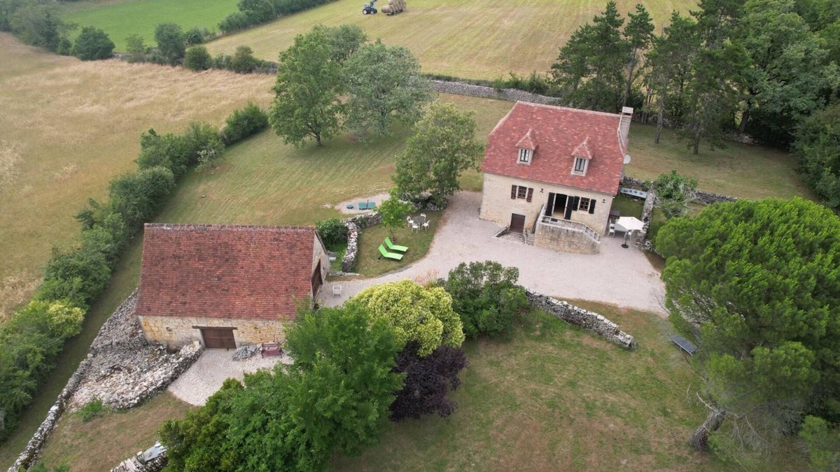 Lauzes House | L'oustalet - on a 1.5-hectare plot, the 2 or 4-person dwelling house and the granite
