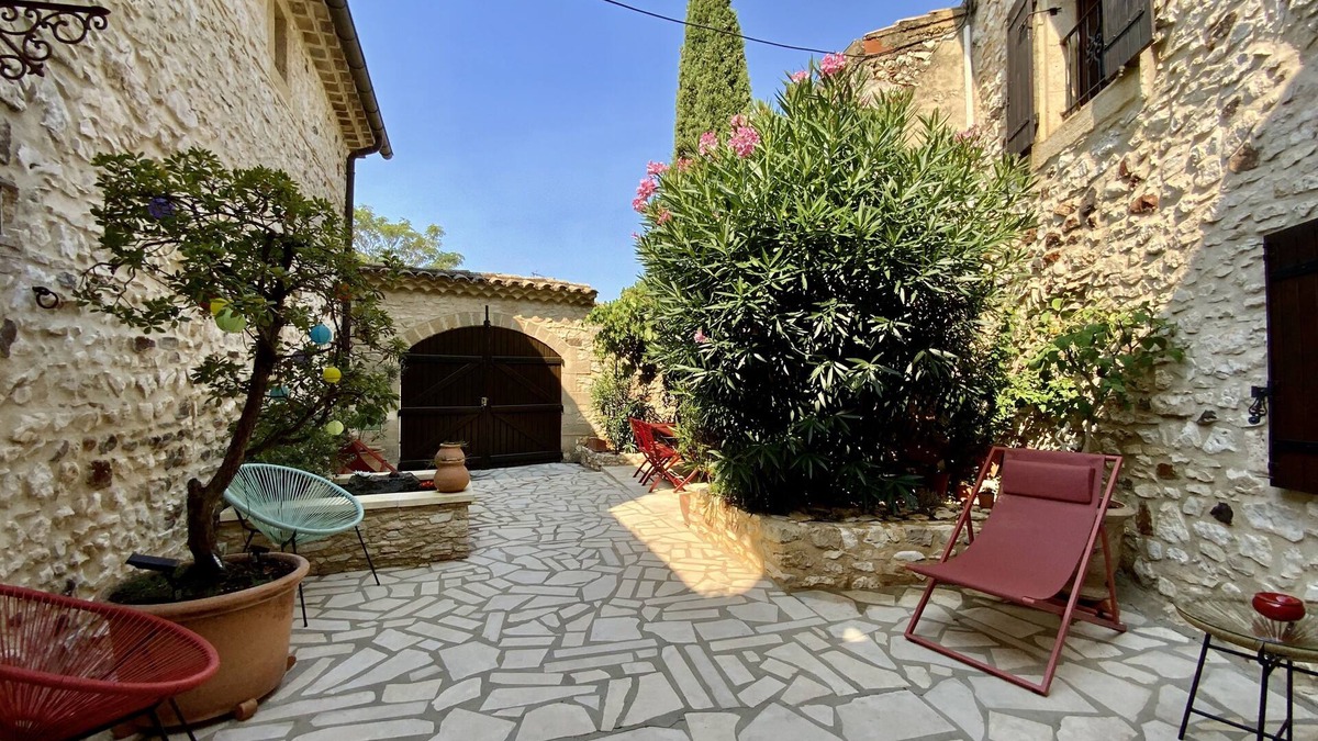 Pouzilhac House | L'Uzétienne - Large residence with pool and patio!