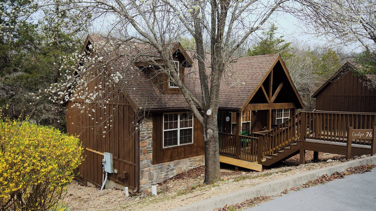 Reeds Spring Cabin | L076, 2Br, 2ba Fox Hollow Cabin