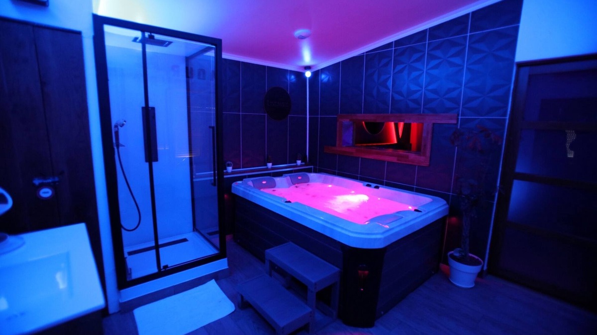 Neuilly-Plaisance House | L1timiste Loveroom