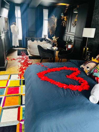 Saint-Omer Hotel | La 104 Picasso Suite tendance dans maison réservée aux hôtes