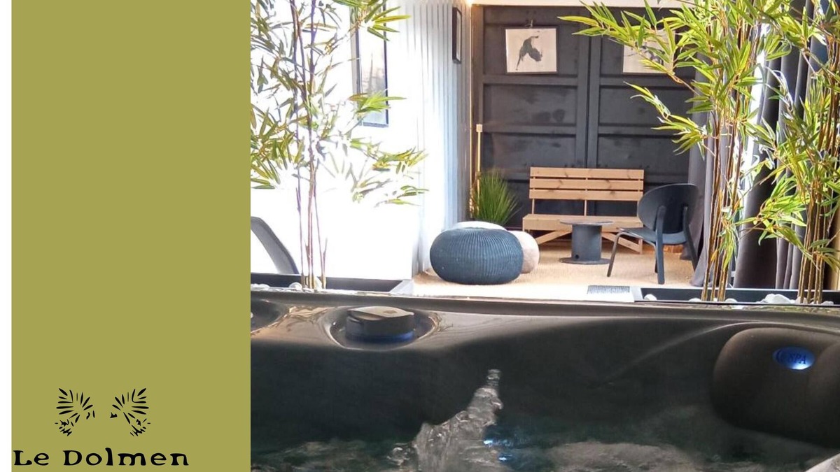 Plounevez-Lochrist House | La Bâtisse du Dolmen Clara, 15 people, SPA & swimming pool