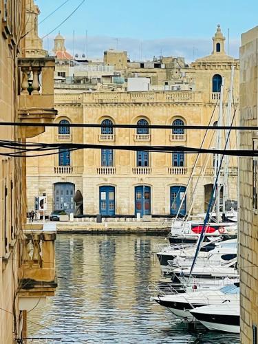 Senglea House | La Bambina