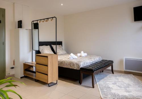 Sable-sur-Sarthe Apartment | La Baroque Room ~ Parking ~ Arrivée autonome