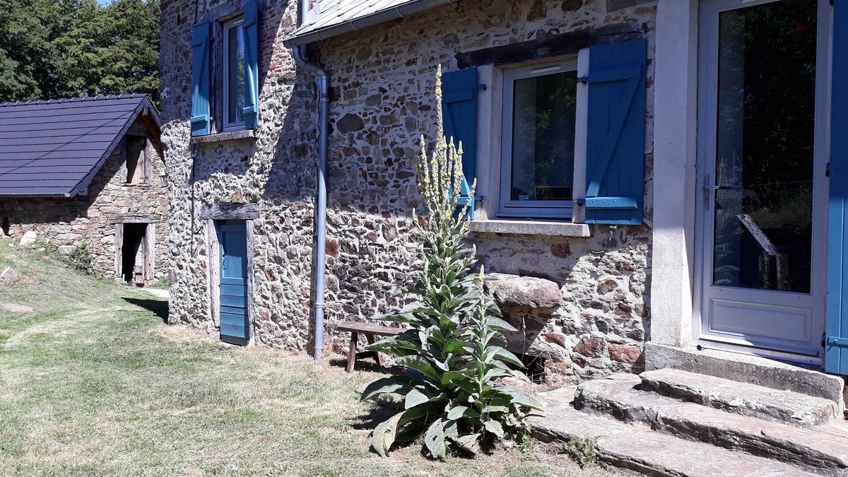 Orgnac-sur-Vezere House | "La basses poutres" bed and breakfast, nature, silence and music