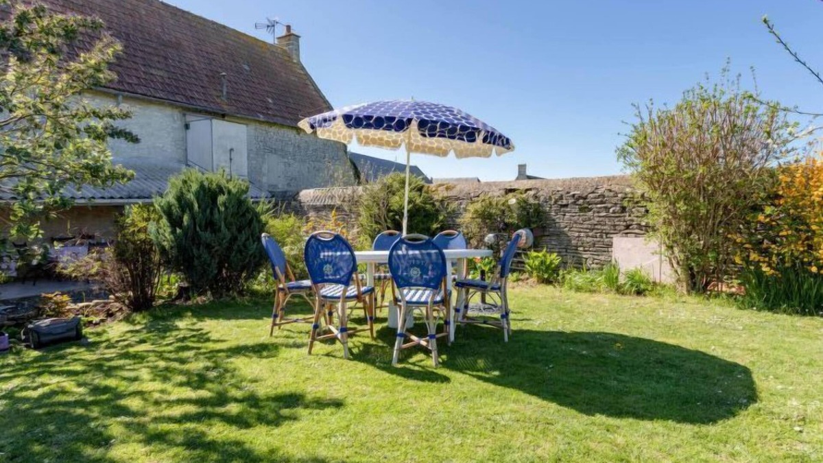 Longues-sur-Mer House | La Batterie by Interhome