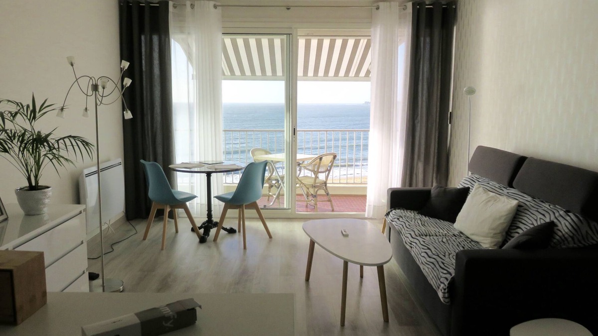 La Baule-Escoublac Apartment | LA BAULE sea facing studio with parking and bikes