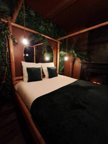 Bayeux Apartment | La Bayeuzen - La Tropicale - Love Room