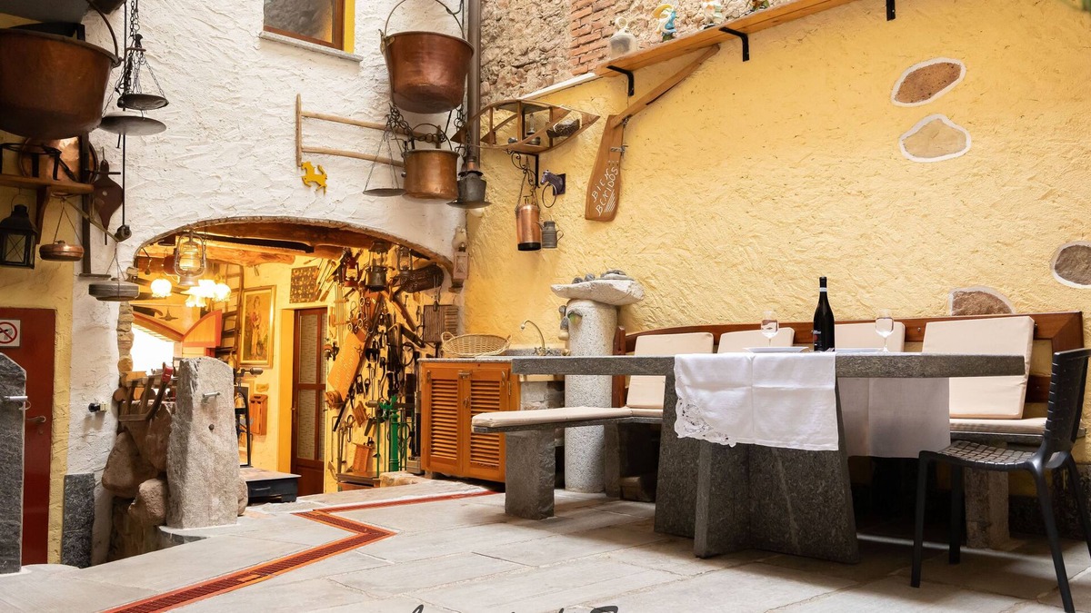 Brusimpiano Apartment | La Bella [Franco's Court]