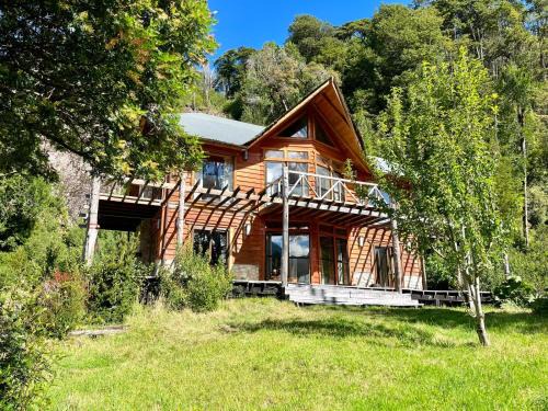 Lago Verde House | La Bella Patagonia Eco Lodge, Figueroa River