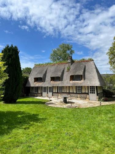 Illeville-sur-Montfort Villa | La belle chaumière