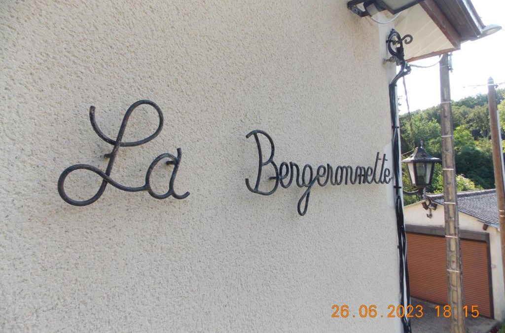 La Chapelle-Saint-Andre Bed & Breakfast | La Bergeronnette Le Buisson