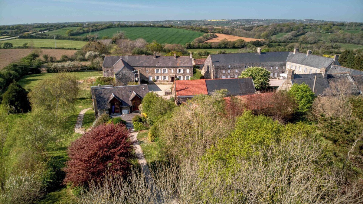 Surtainville House | La Bergerie: Large house with spacious garden