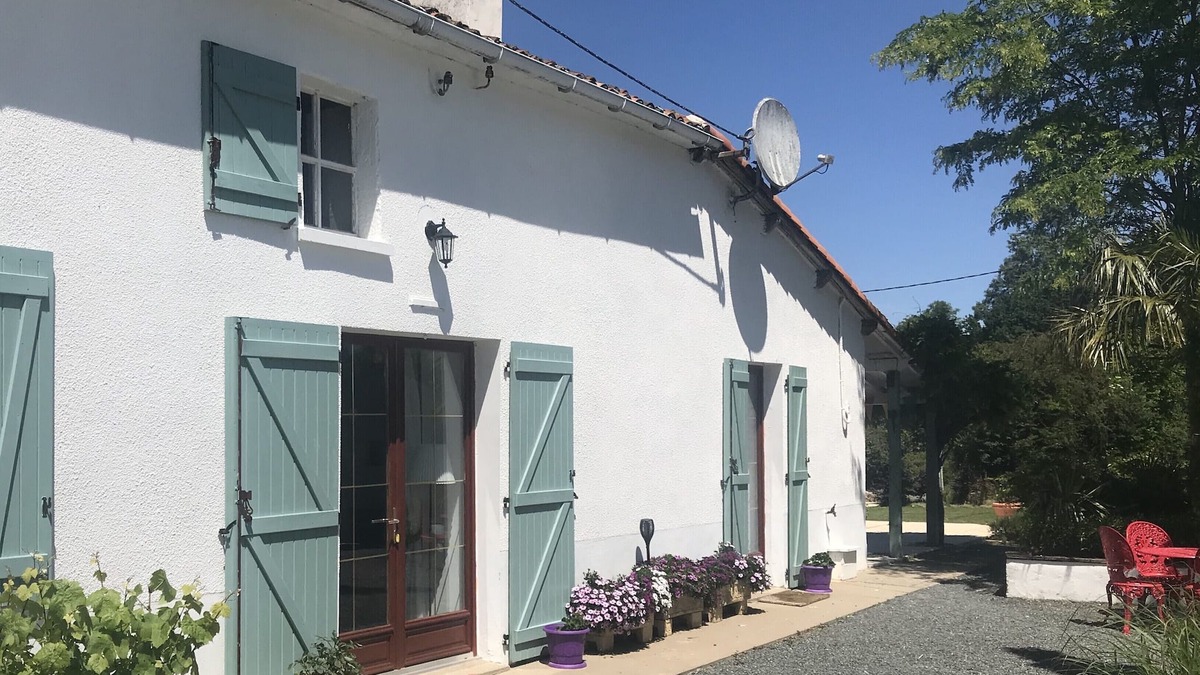 La Chapelle-Saint-Etienne House | La Blatière Farmhouse-pool, sauna&gym-games room.Rural setting close to it all.