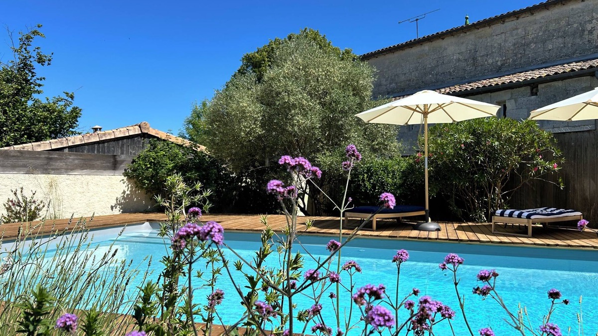 Galgon House | La Bohème: Gîte with swimming pool 20 minutes from Saint-Emilion. Dogs welcome.