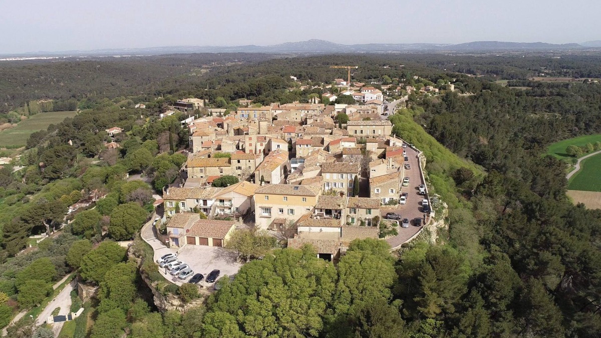 Cornillon-Confoux House | La bonne Adresse de Provence COCOON Swimming pool and Jacuzzi in Provencal village