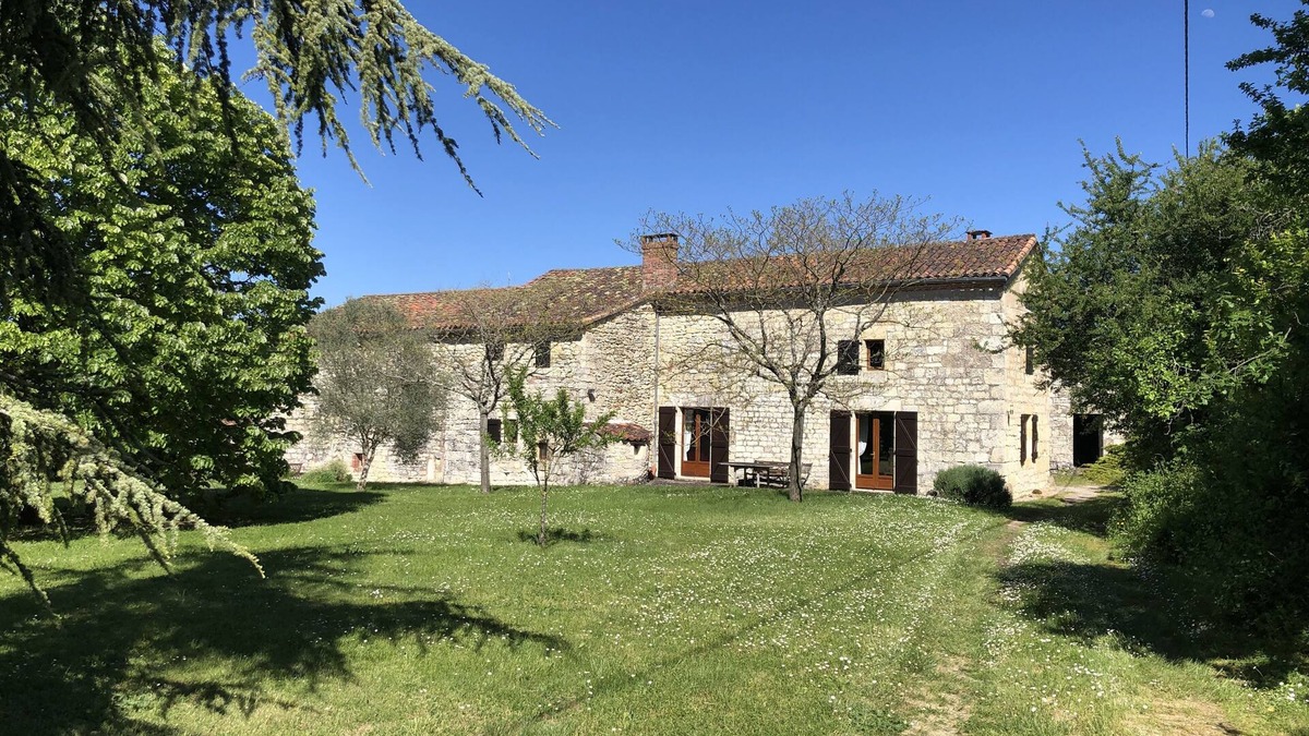 Livers-Cazelles House | La Bonnetie - Beautiful stone cottage with pool
