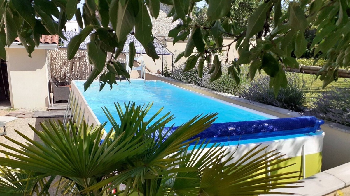 Brioude House | La Brivadoise, pleasant townhouse with swimming pool