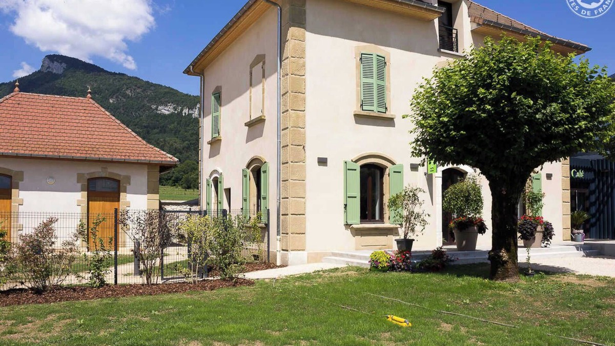 Saint-Christophe-la-Grotte House | LA Cure Gourmande-le Beauvoir