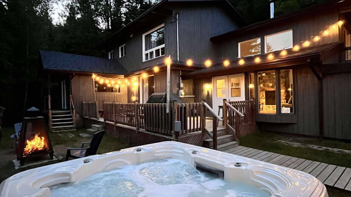 Sainte-Lucie-des-Laurentides House | Lake house, 5BR with sandy beach, SPA and fire place