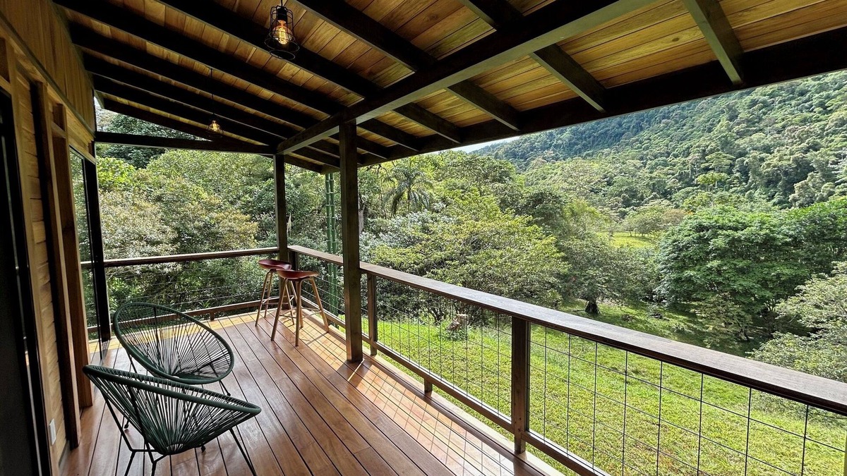 Tayutic Cabin | La Cabaña de Tata: Cozy Cabin, Books, Nature, and Contemplation