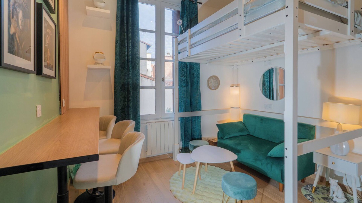 Marengo - Jolimont Apartment | La Cabane 3 minutes walk from Matabiau metro station!