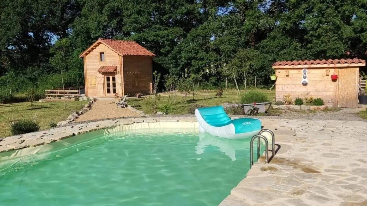 Varen Ski Chalet | La cabane aux oiseaux chalet with swimming pool.