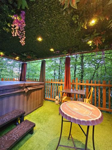 Illoud Cabin | La Cabane Enchanteresse