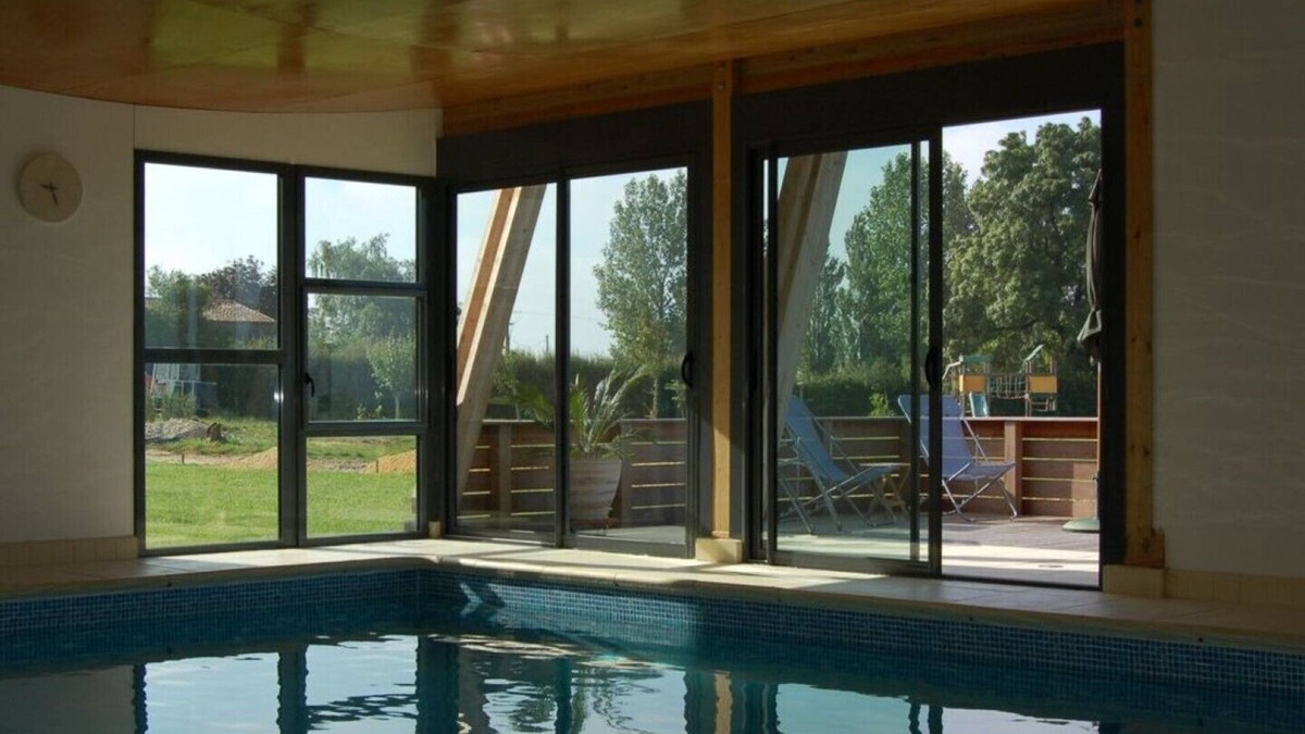 Montpellier de Medillan Apartment | La Cachette Recently Renovated Gites with Indoor Pool