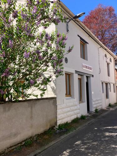 Saint-Jean-de-Losne Apartment | La calèche, la Diligence, centre St Jean de Losne