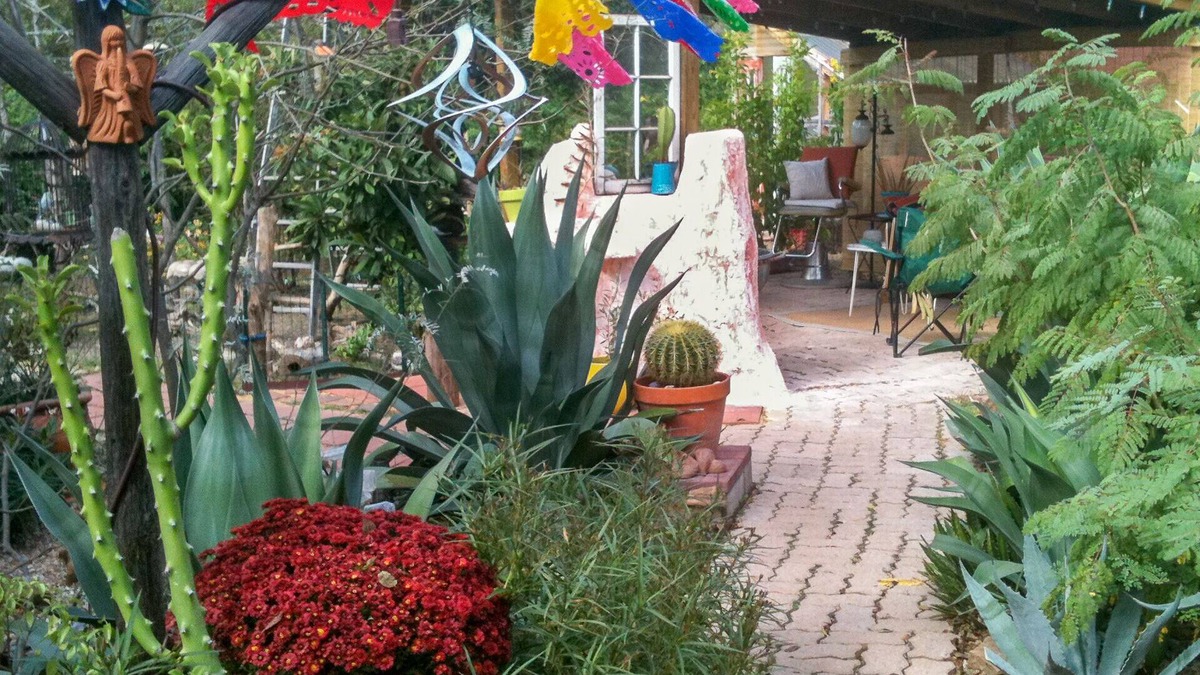 West Congress House | La Calavera Casita is an eclectic paradise you will love!