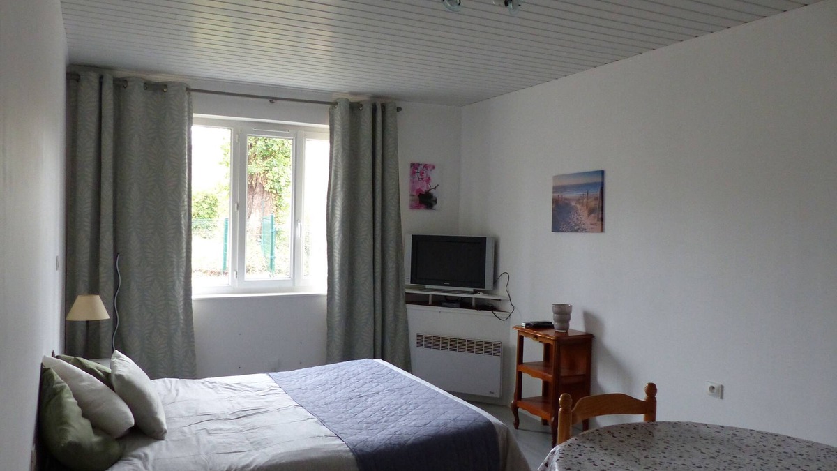 Blangy-sur-Bresle Apartment | La Calypso the 2-person studio (+ 1 child under 3) ideal for fishing