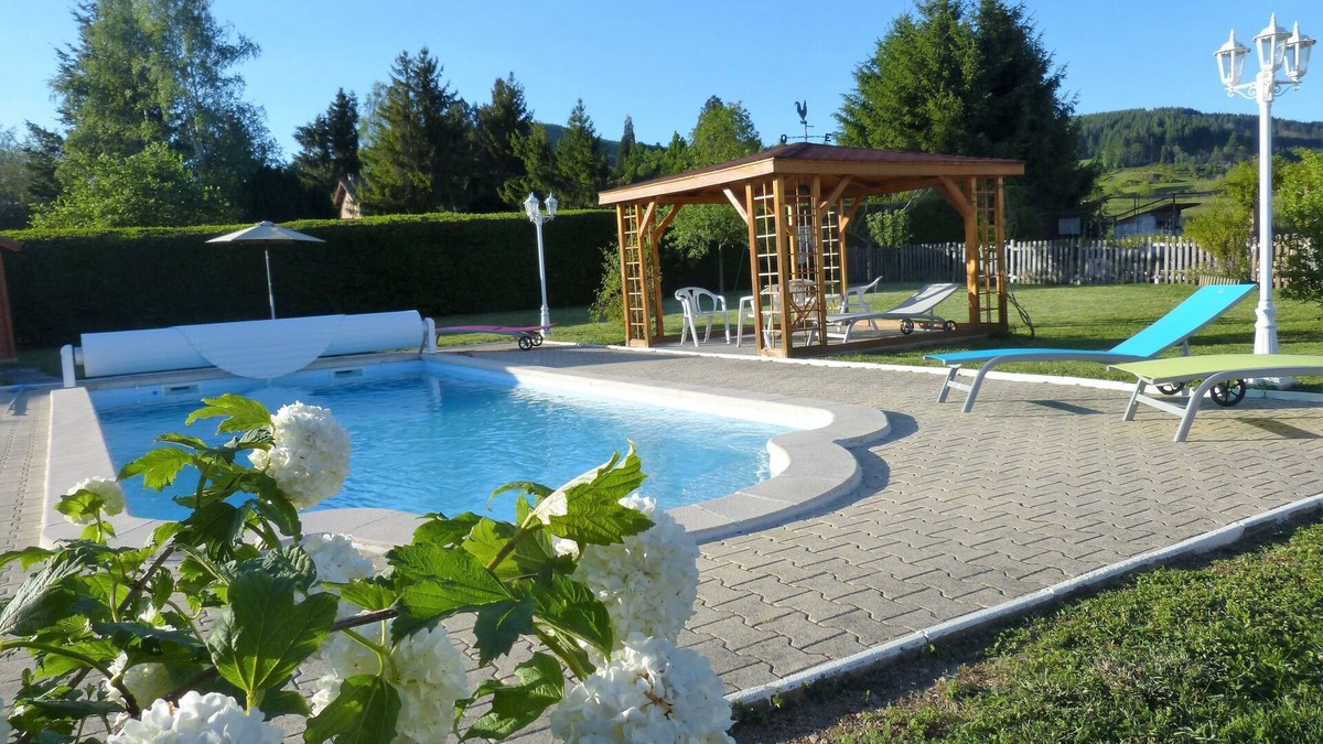 Saint-Just-en-Chevalet House | "LA CAMPAGNARDE" holiday cottage for 4 people with swimming pool.