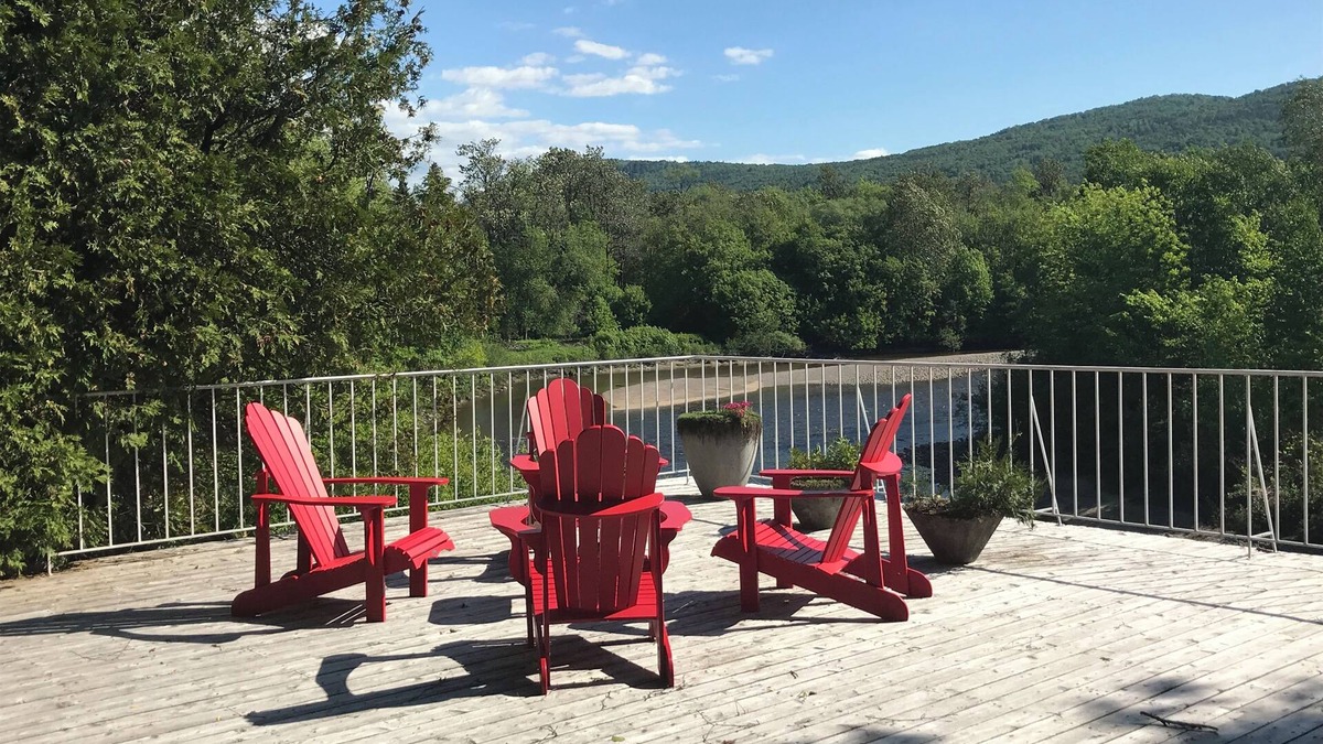 Baie-St-Paul Apartment | LA CAMPAGNE au centre-ville de Baie St PaulUNIQUE