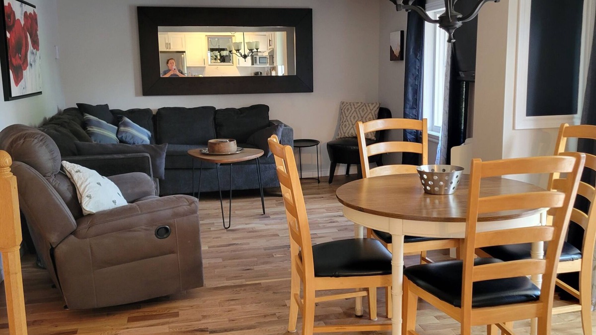 Laval Apartment | La Campagne Près de la Ville.5 Minutes du Vieux Terrebonne Convient aux Familles