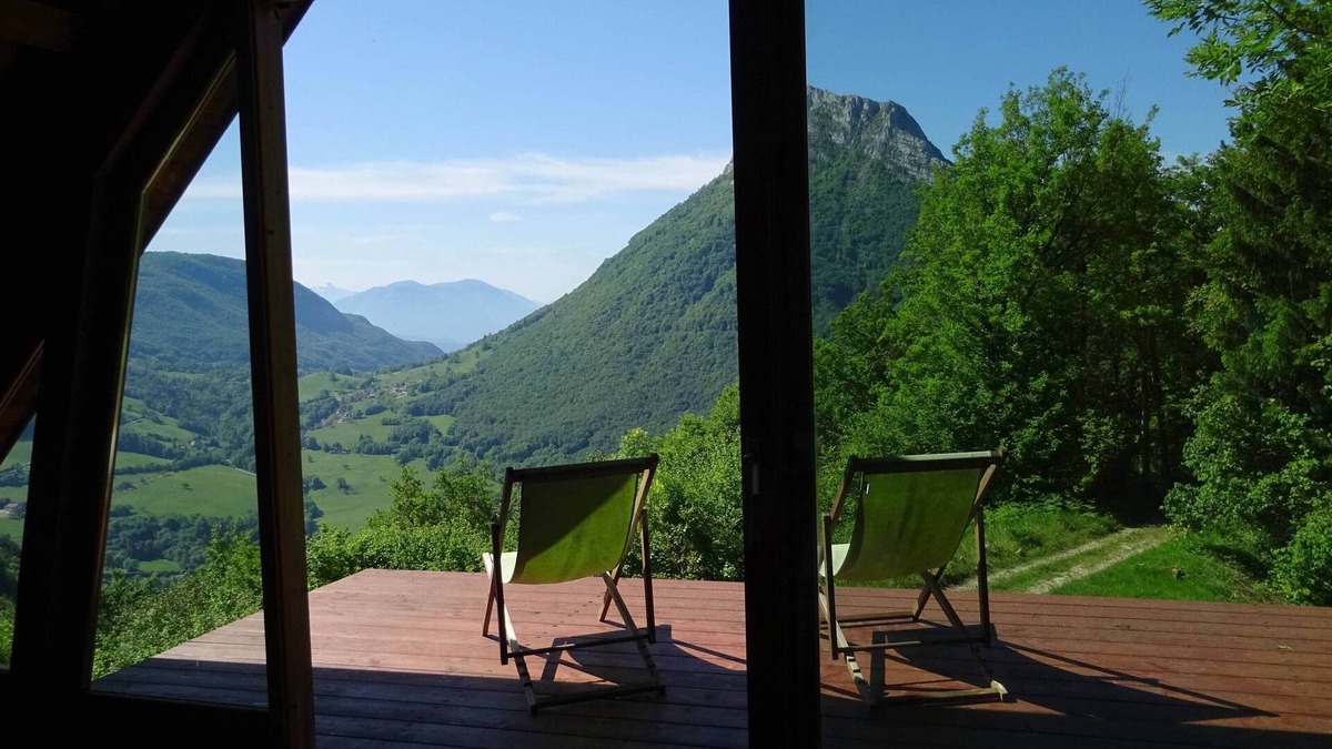 Quaix-en-Chartreuse House | La Canopée de Chartreuse, a home with a terrace perched in a tree