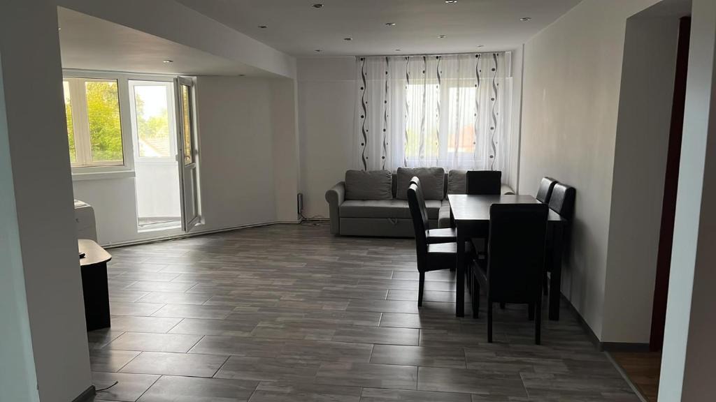 Vulcan Apartment | LA CARMEN ! Apartament cu 3 camere !