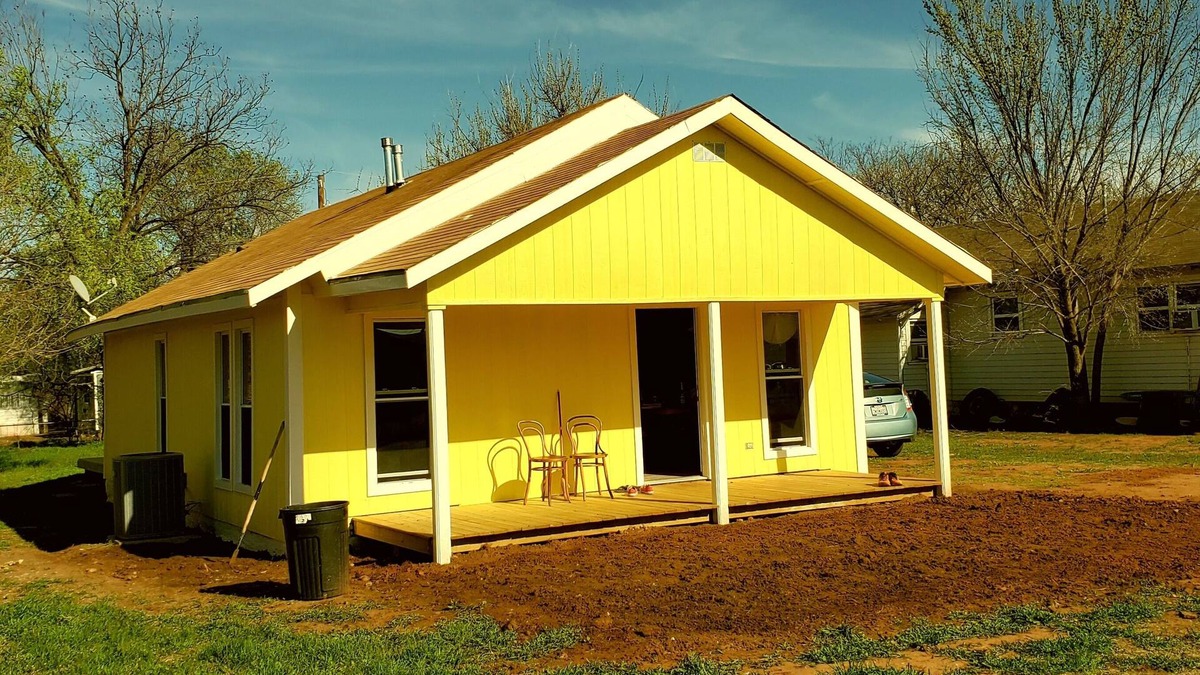 Shamrock House | La Casa Amarilla - a cozy home in Friendly Small Texan Town