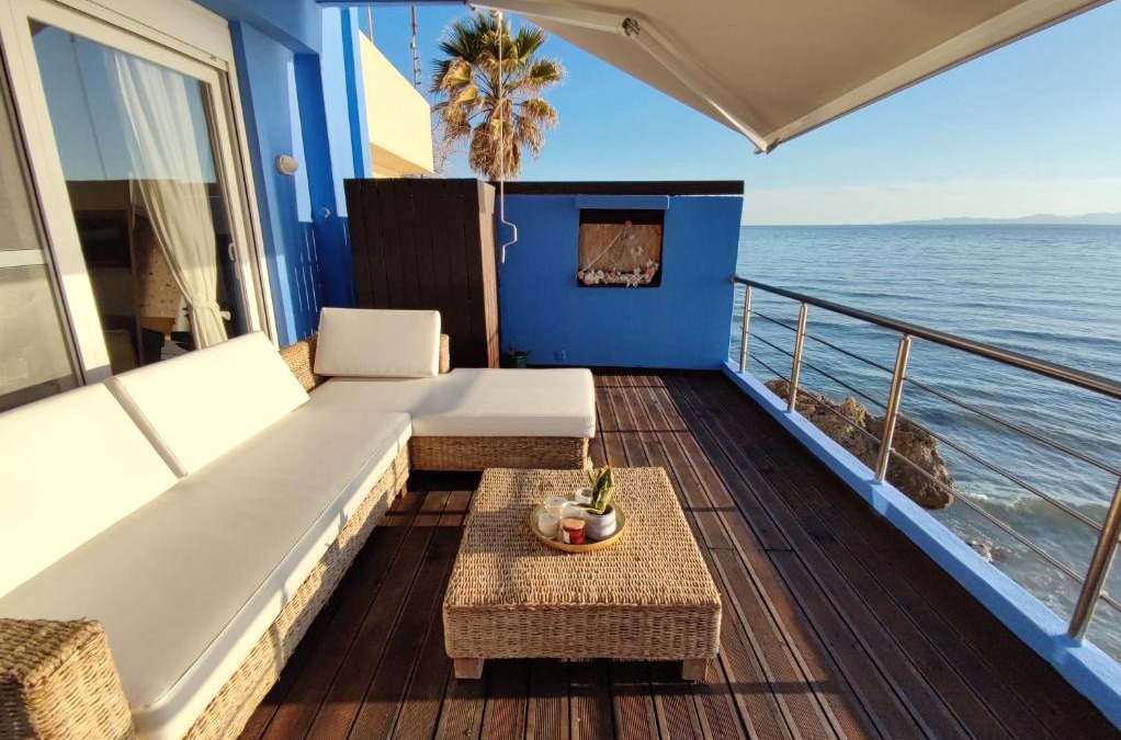 Arcoudi House | La Casa Azul