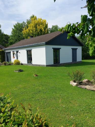 Lierneux House | La Casa Bianca