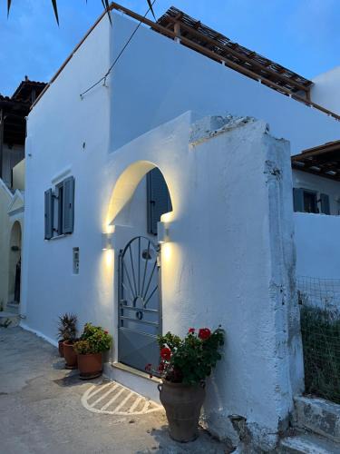 Vivlos Villa | La Casa Bianca Naxos