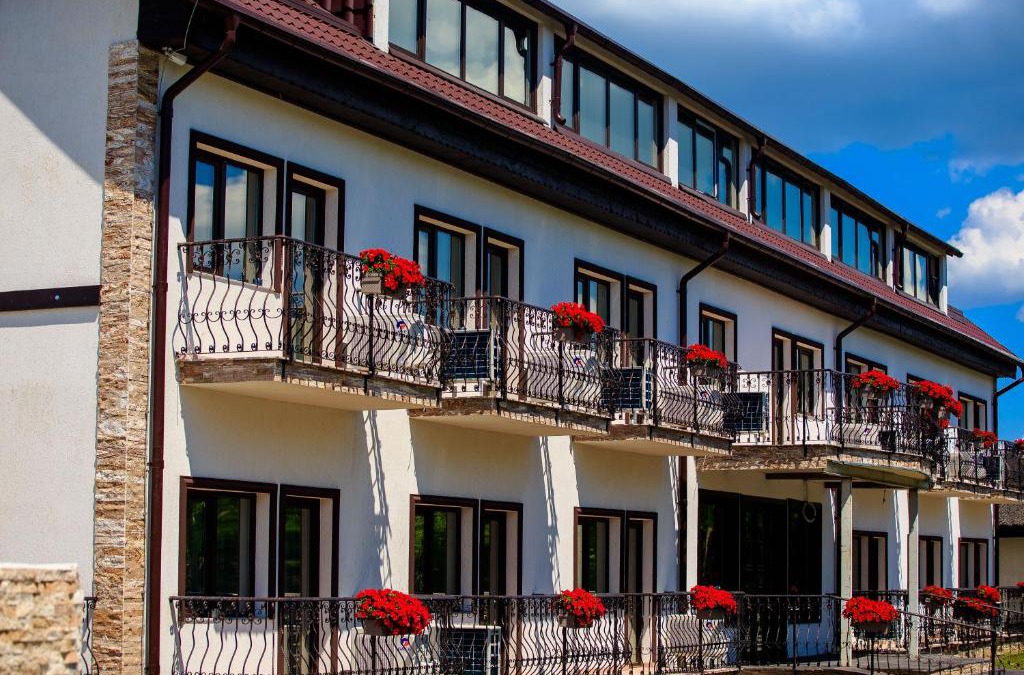 Vadeni Resort | La Casa cu Stuf