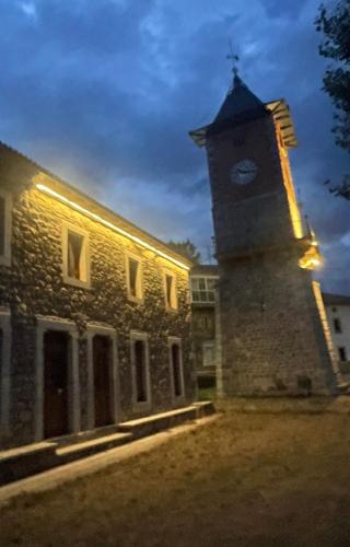Boca de Huergano Ski Chalet | La casa del reloj