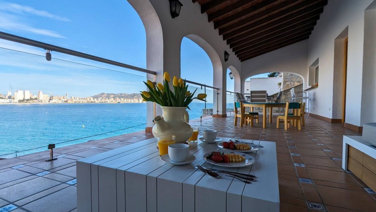 Benidorm Ski Chalet | LA CASA DE LOS ARCOS