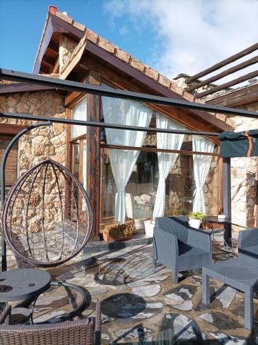 Condemios de Abajo House | La Casa de los Gatos