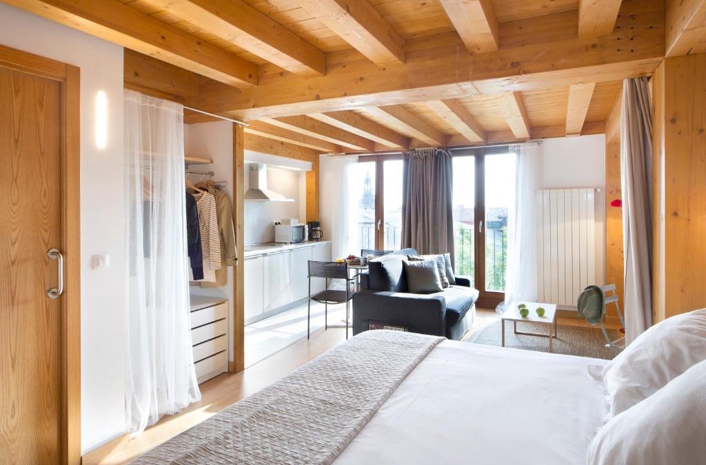 Vitoria-Gasteiz Old Town Apartment | La Casa De Santa María ESTUDIOS