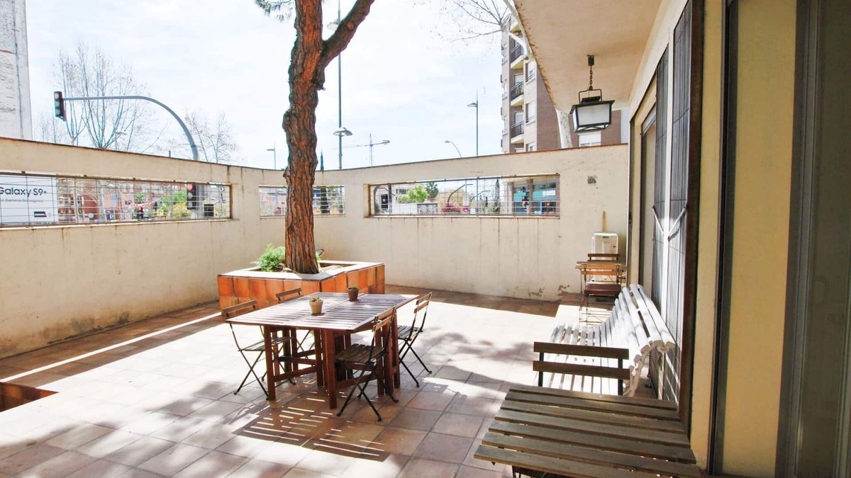 Badalona Ski Chalet | La casa del Pi · House in the city, next to Barcelona and beach