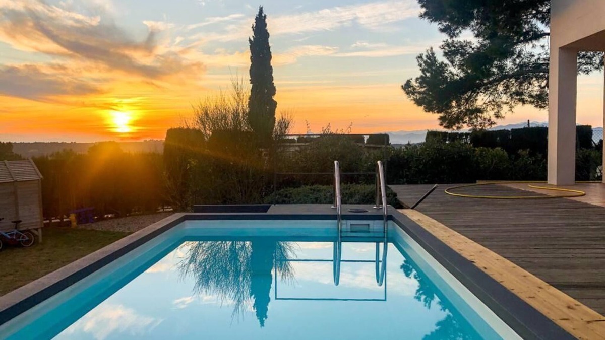 Garriguella House | ⛱ △ LA CASA DEL TRIANGLE - Design Vacation Villa with scenic views and pool