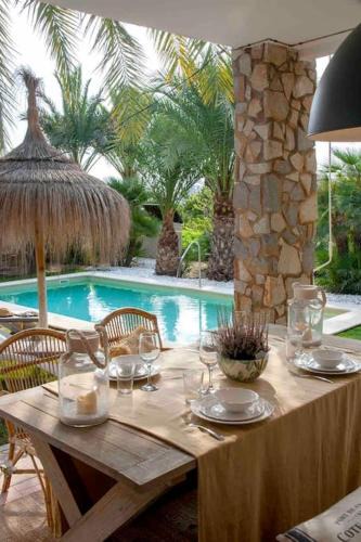 Algoda House | La Casa del Zurdo, oasis de palmeras en Alicante con piscina
